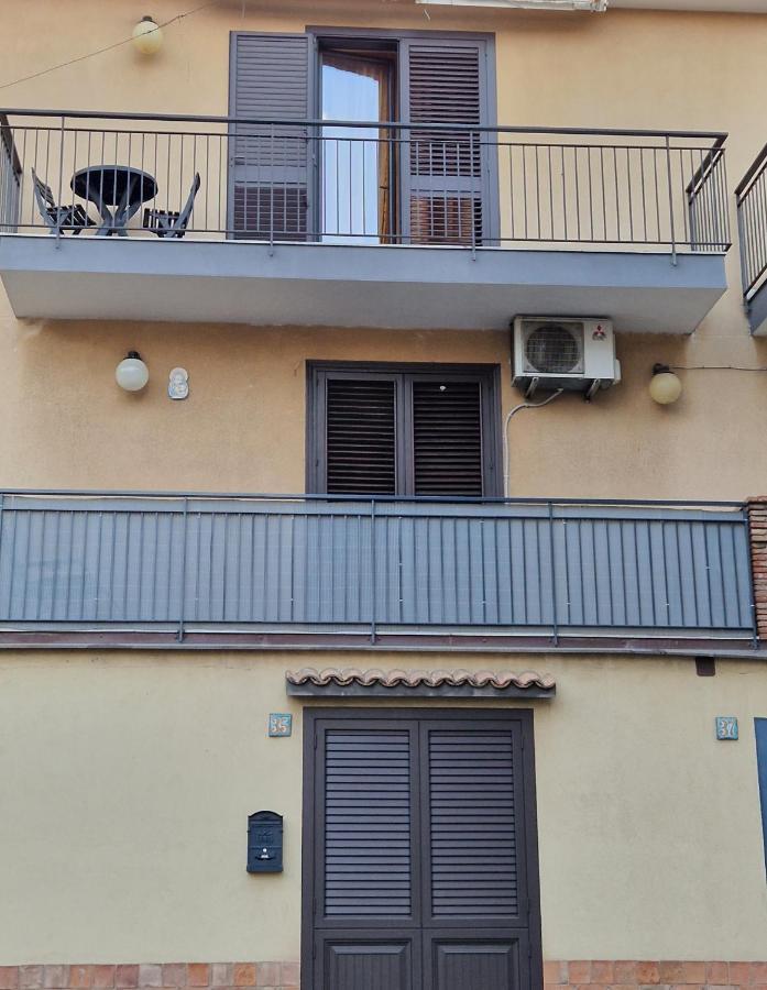 L'Isola E I Faraglioni House Apartment Aci Trezza Luaran gambar